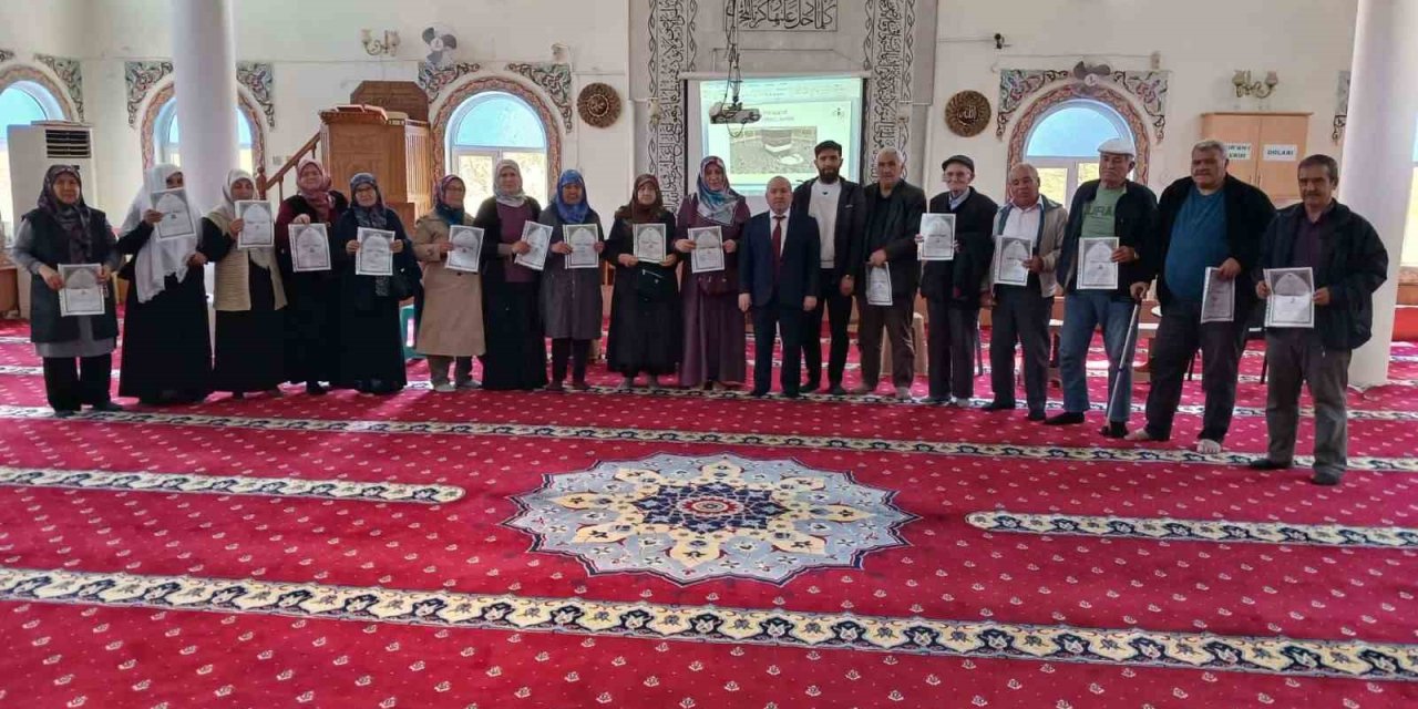 Yatağan’da kutsal topraklara gidecek hacı adayları için hac hazırlık semineri düzenlendi