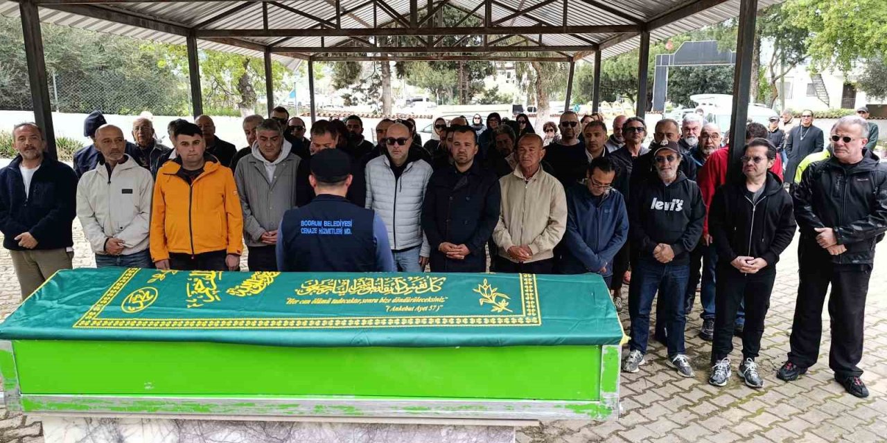 Müzisyen Kemal Cem Öcal, Bodrum’da son yolculuğuna uğurlandı