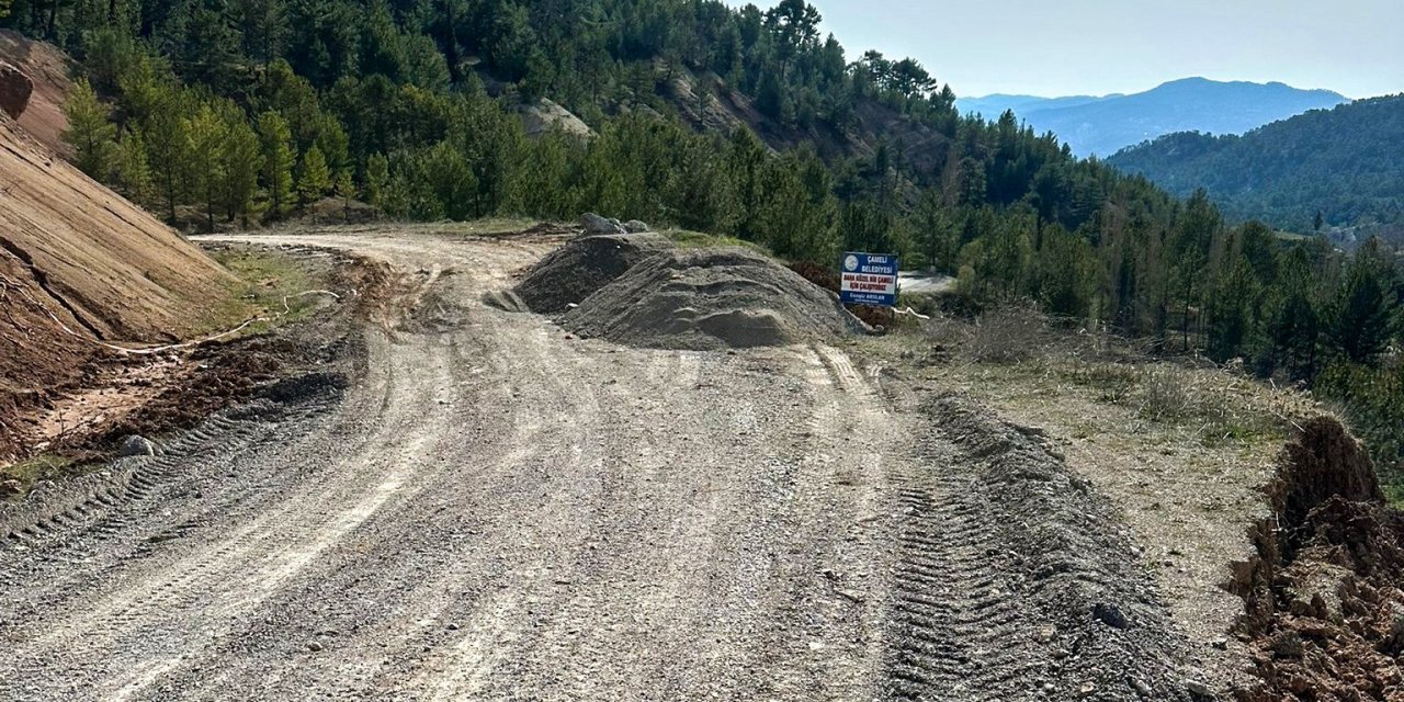 Çameli Belediyesinden aralıksız yol çalışması