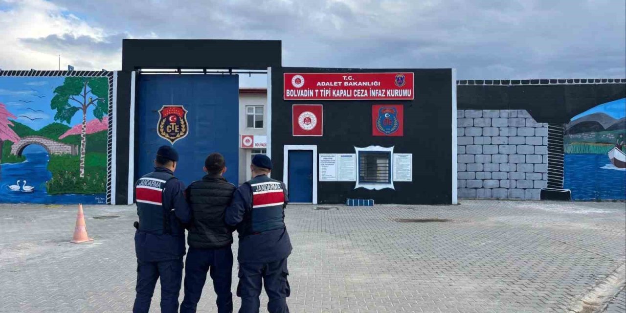 Jandarma çeşitli suçlardan aranan 55 kişiyi yakaladı