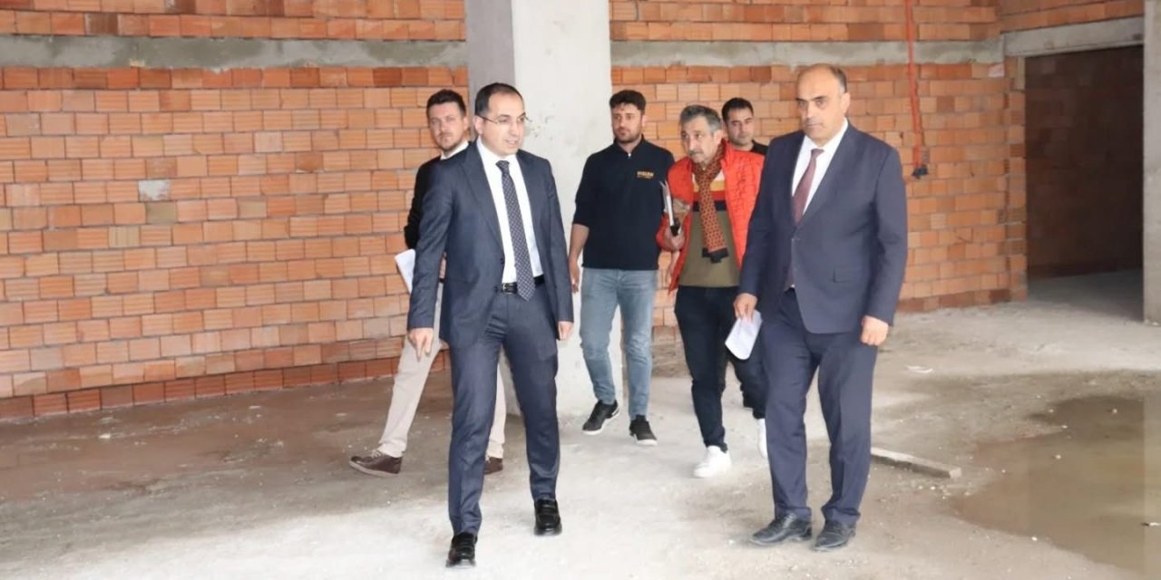 Tavşanlı’da Kaymakam Özdemir yeni okul inşaatı yerinde incelendi