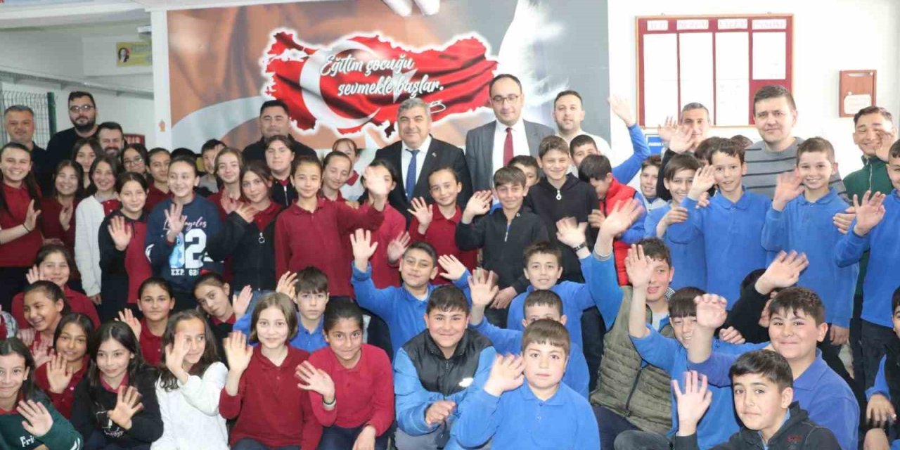 Sünnetci okul programlarına devam ediyor