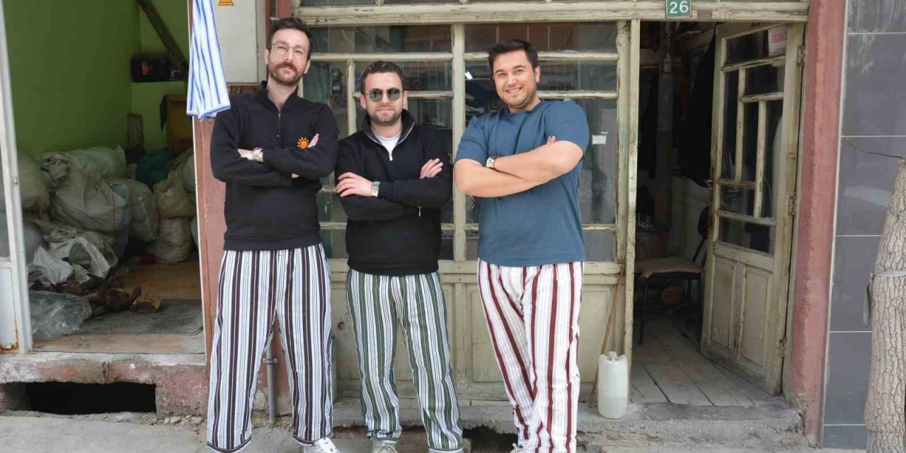 Pijamaları giyip geçmişe yolculuk yaptılar