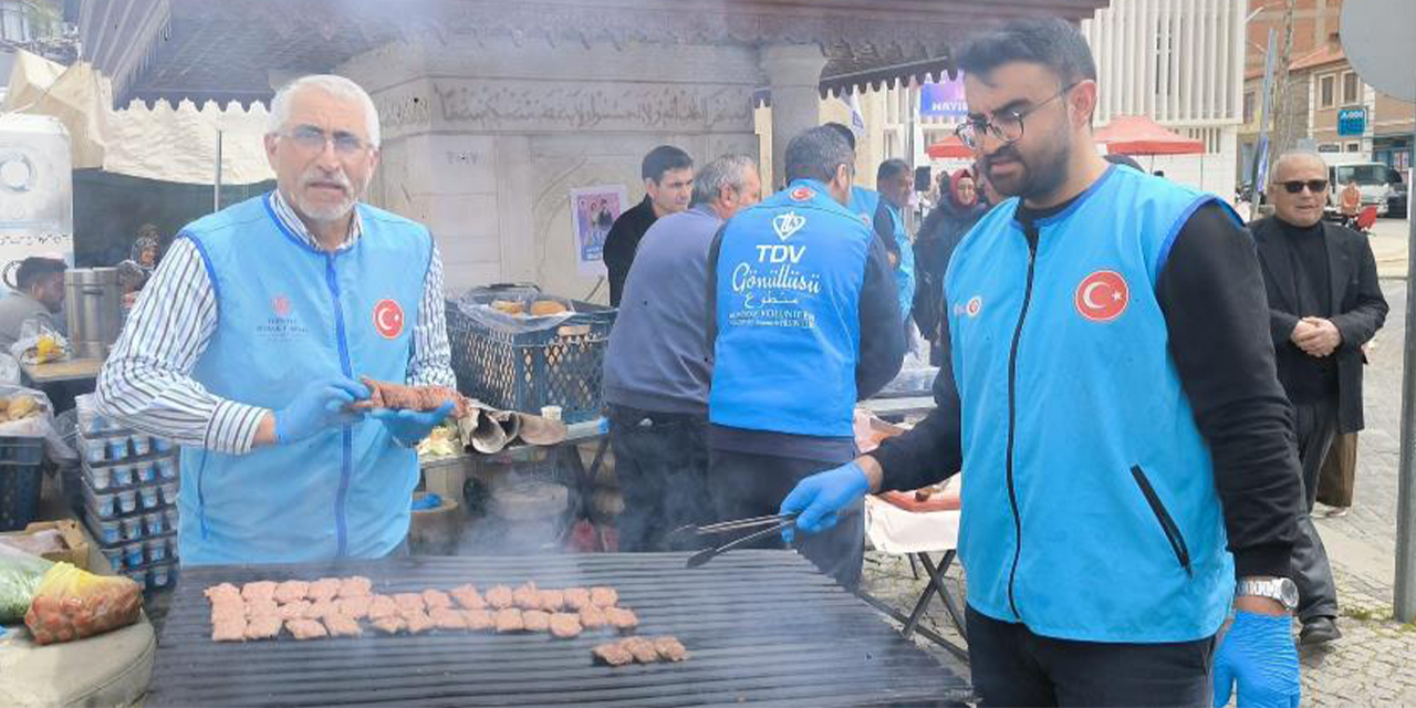 “İki İnsan Bir Hayat” projesine destek: Hayır çarşısı kuruldu
