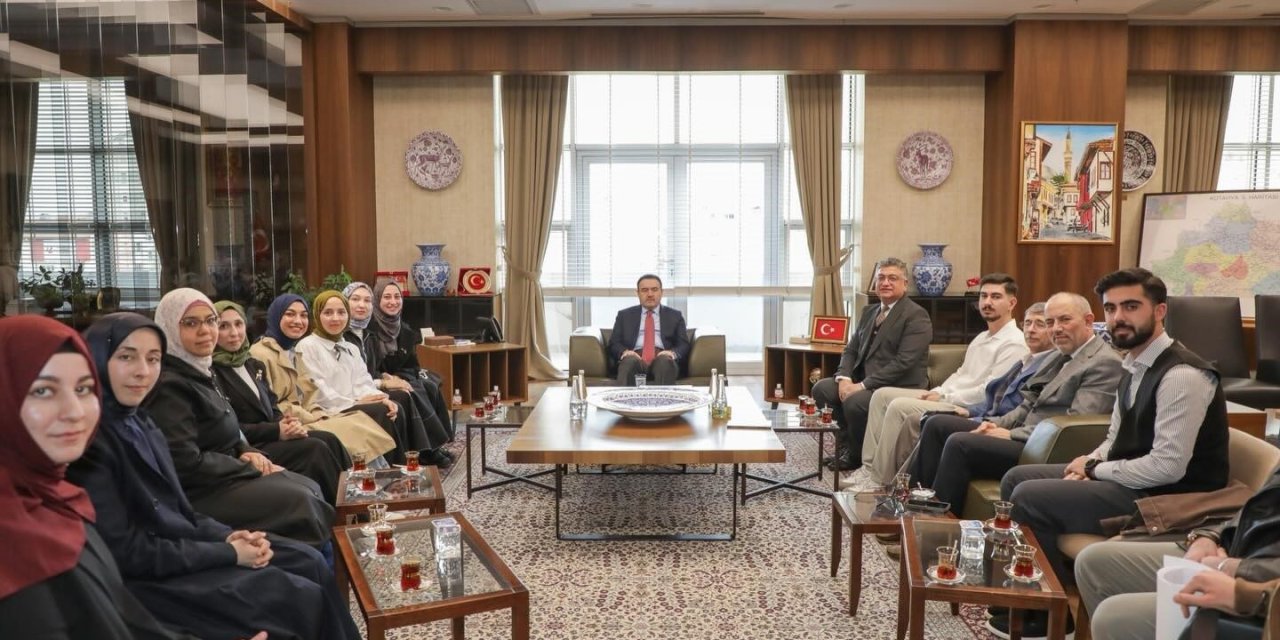 Vali Musa Işın, üniversiteli gençleri ağırladı