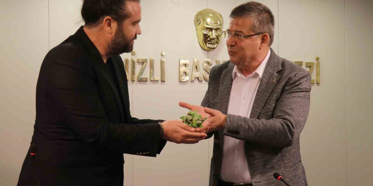 AK Parti İl Başkanı Subaşıoğlu; "Siyasilerin toplumla kurduğu en güçlü köprü basındır"