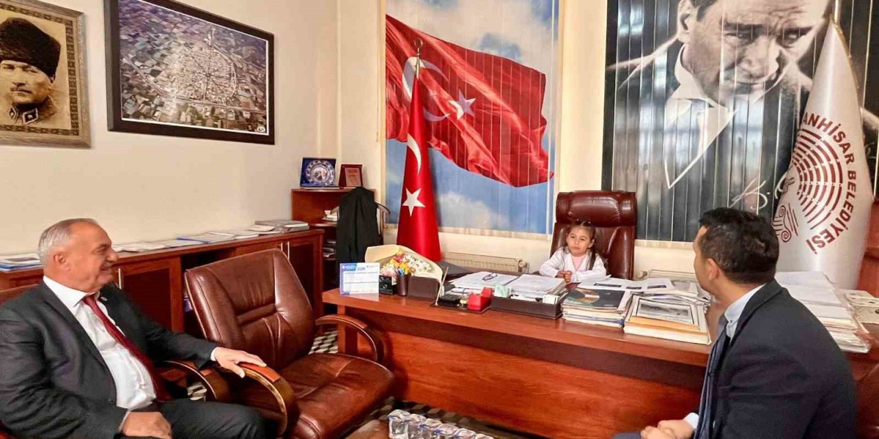 Başkan Yıldırımkaya öğrencileri makamında ağırladı