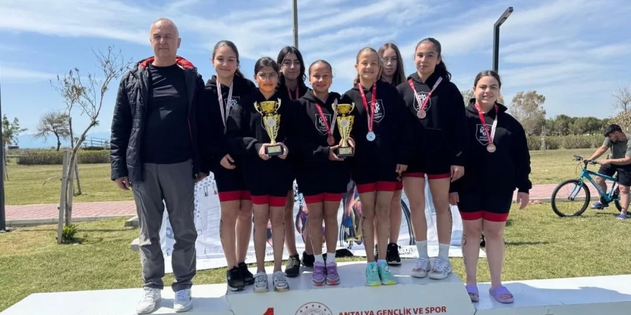 Nazillili öğrenciler Türkiye finallerinde kürsüye çıktı