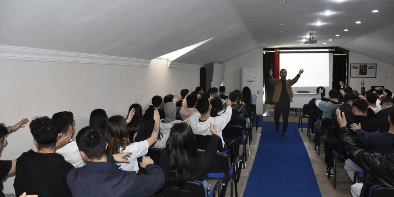 Köyceğiz’de ‘Sağlıklı Gençlik’ semineri