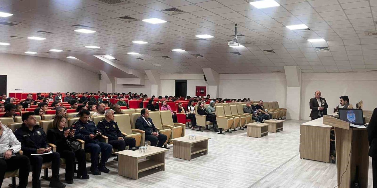 Seydikemer’de öğrencilere siber güvenlik semineri