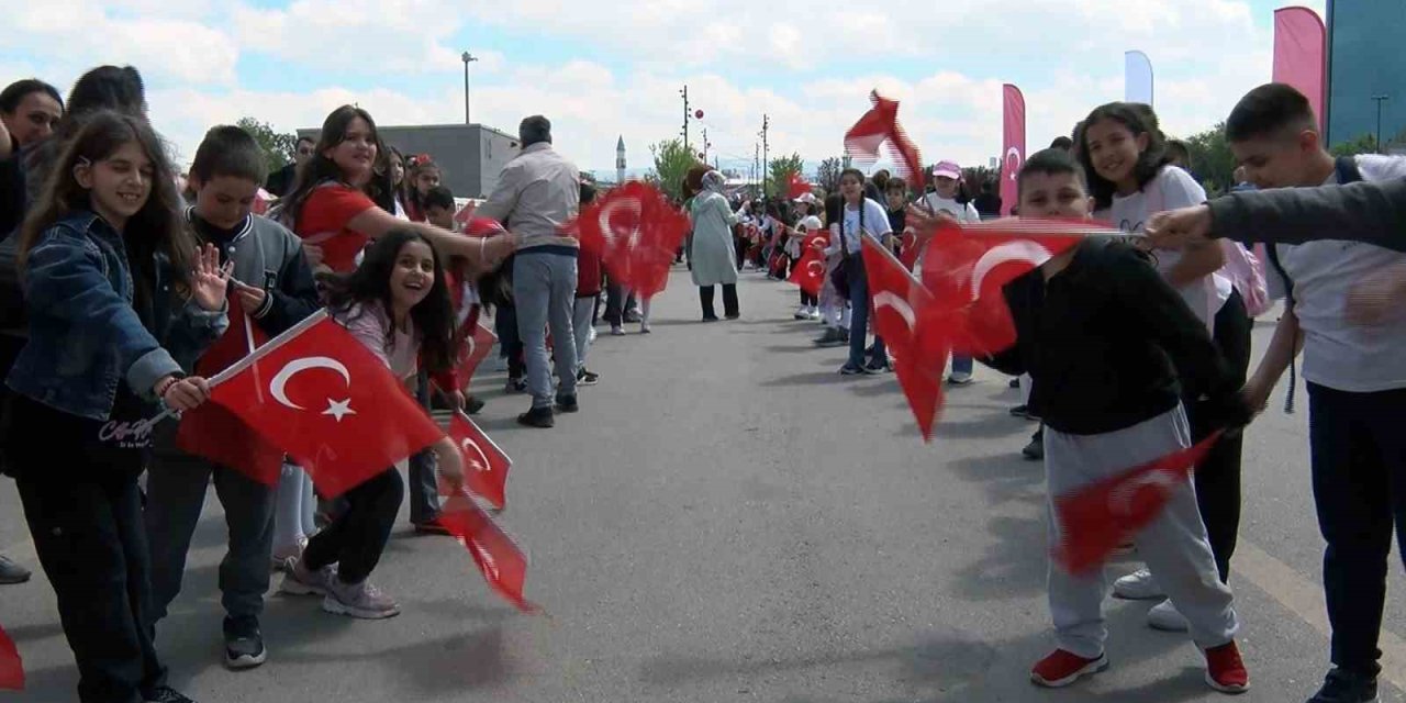 Dünya çocukları 23 Nisan için Menteşe’ye geliyor