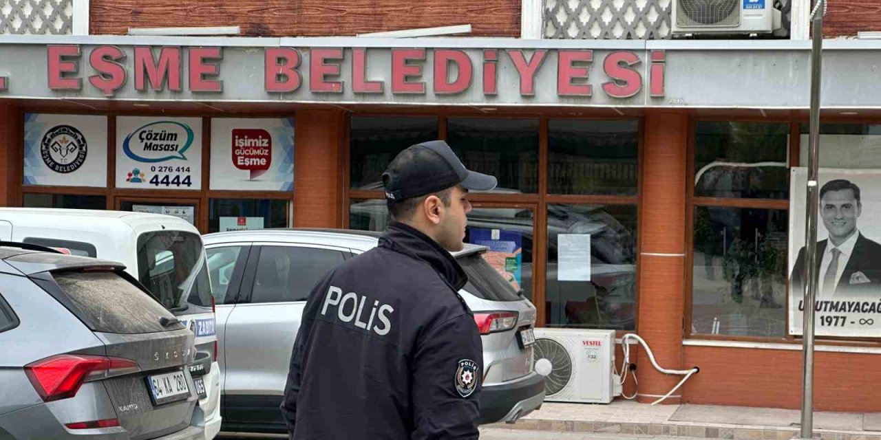 Eşme’da Başkan Tozan, eşi ve 3 şüpheliye irtikap gözaltısı