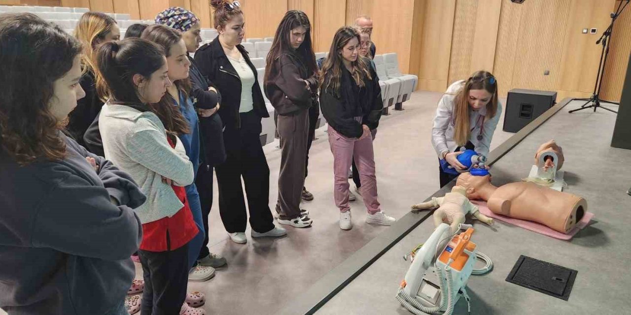 Aydın Şehir Hastanesi’nde çocuk acil ekiplerine kritik eğitim