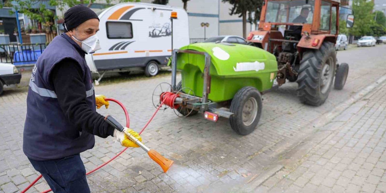 Efeler Belediyesi’nden yabani ot temizliği