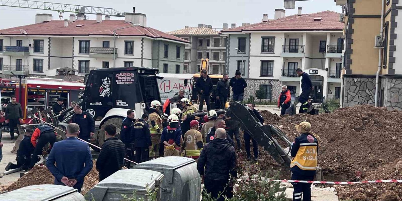 Göçük altında kalan işçi için ekipler seferber oldu