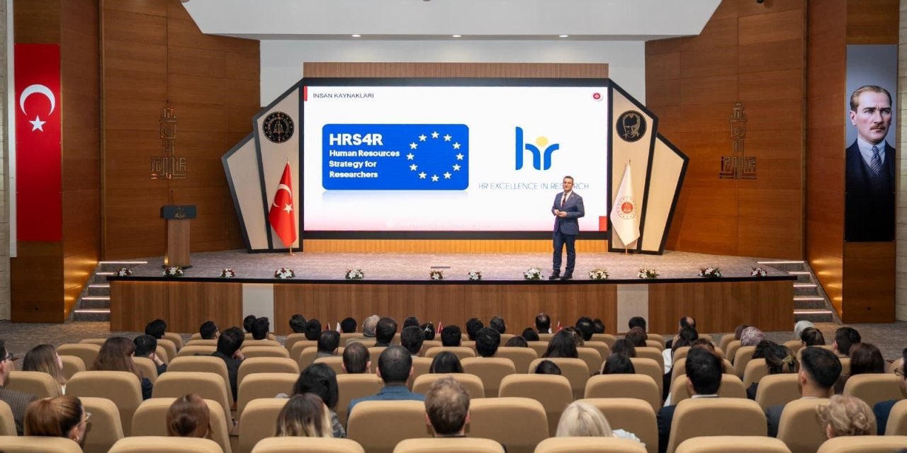 İzmir Adliyesinde ’Bir Liderin İnşası’ konferansı düzenlendi