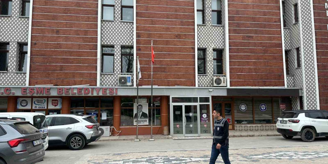 Eşme Belediyesi’ne yönelik ‘irtikap’ soruşturması kapsamında Başkan Tozan, eşi ve 3 şüpheli gözaltına alındı