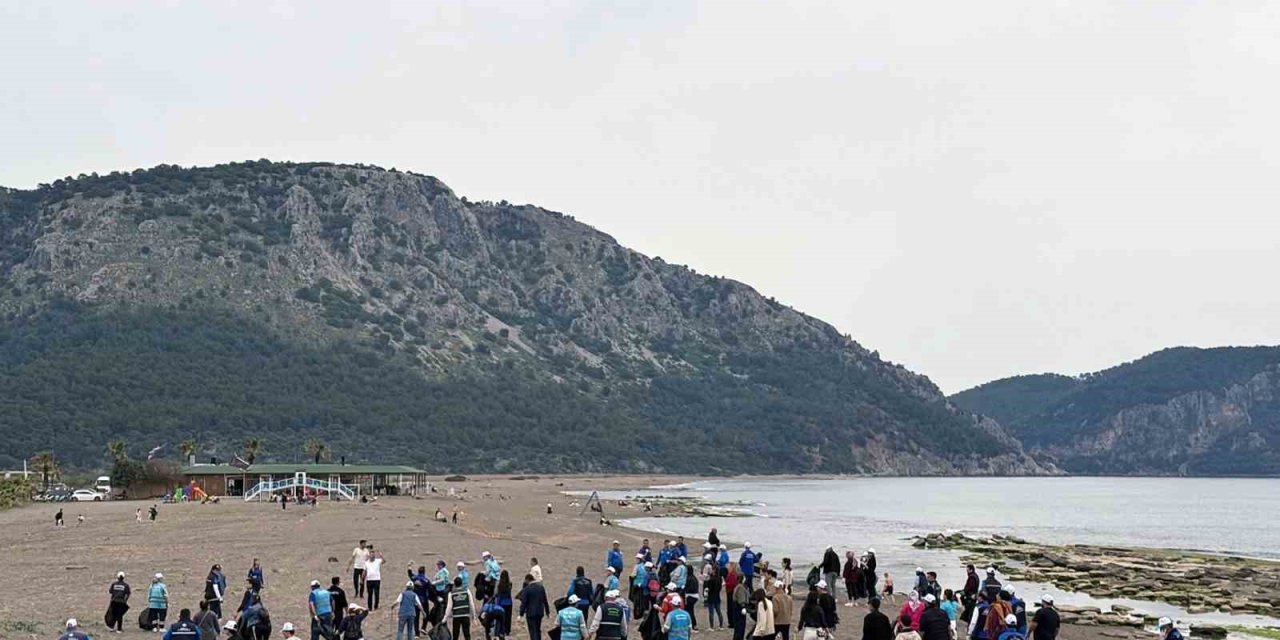 Muğla Büyükşehir’den sahillerde temizlik seferberliği