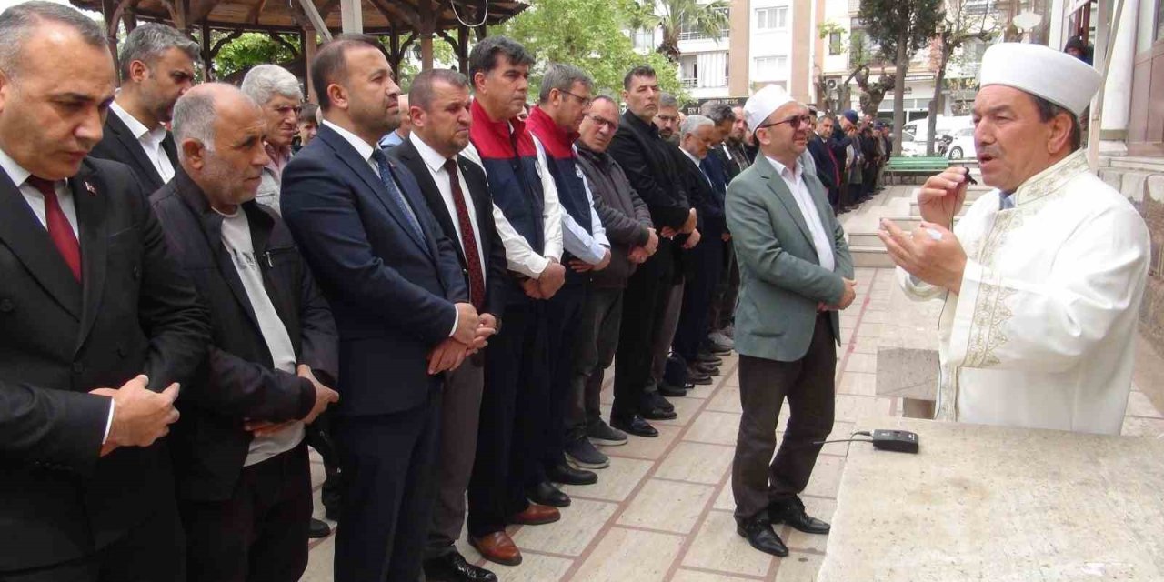 İmamın titreyen sesiyle konuşması duygulandırdı