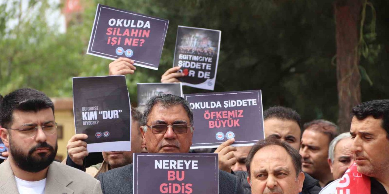 Kahramanmaraş’taki olayda vefat eden Turgutlulu öğretmen Ayla Kara ve öğrenciler için dua edildi