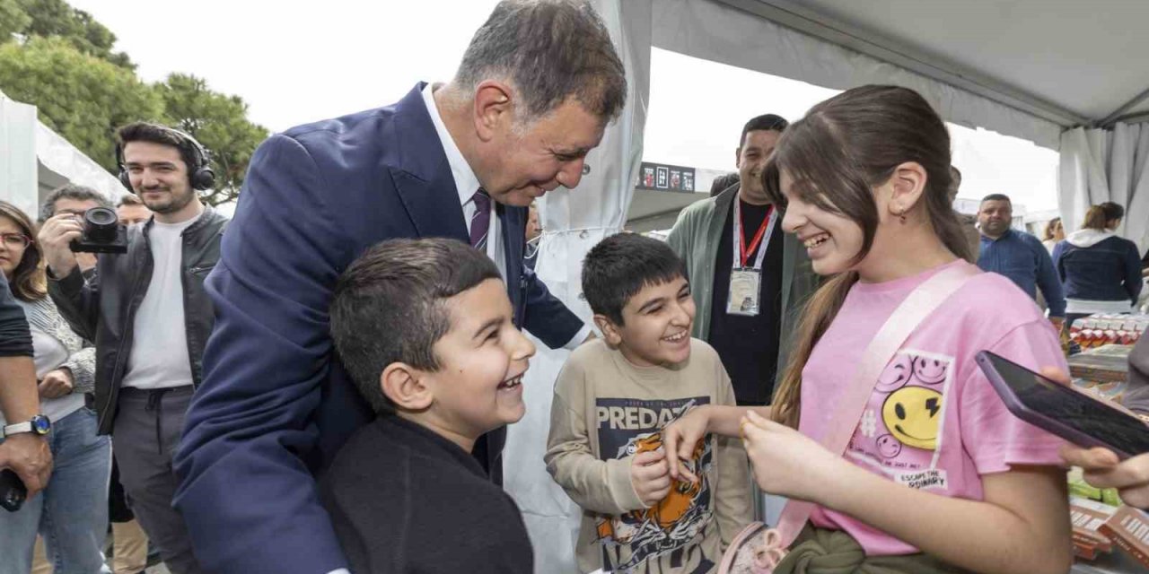 İZKİTAP-7. İzmir Kitap Fuarı kapılarını açtı