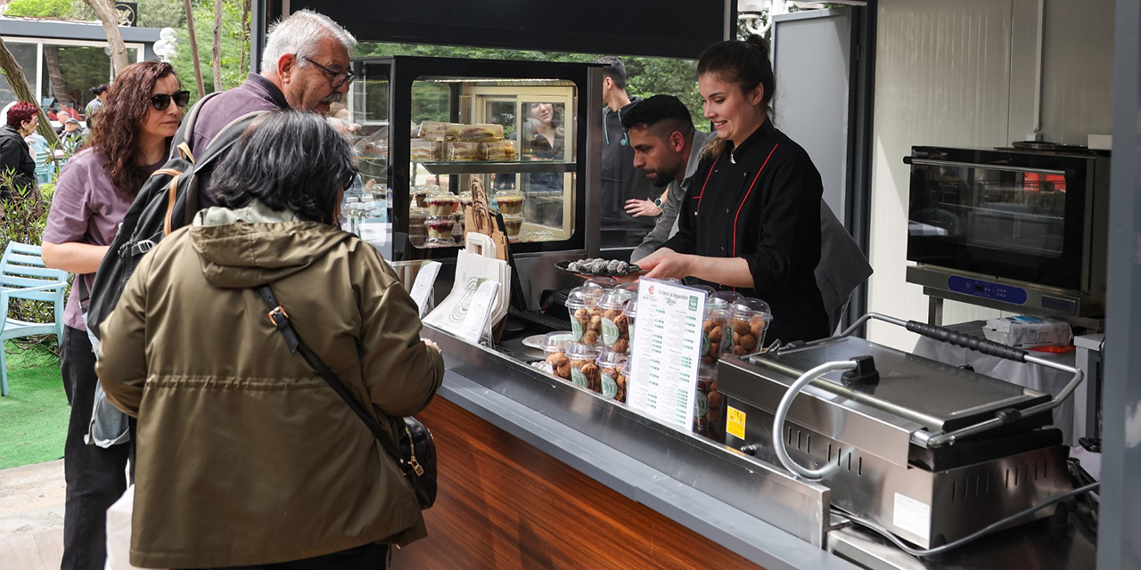 Efeler’de sağlıklı lezzet dönemi: Glutensiz & Vegan Kafe kapılarını açtı!