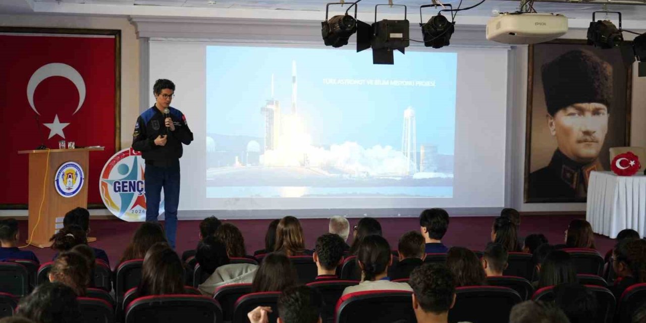 Muğla’da uzay rüzgarı Türkiye’nin ikinci astronotu Atasever gençlerle buluştu