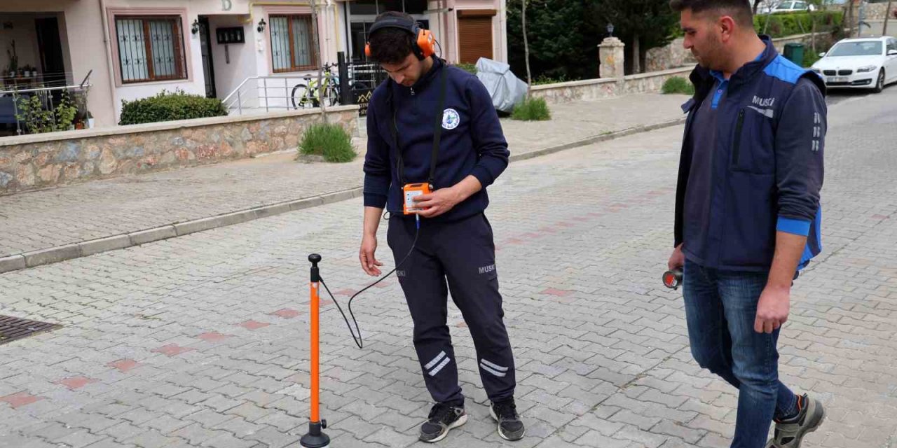 Altın değil, su kaçağı arıyorlar