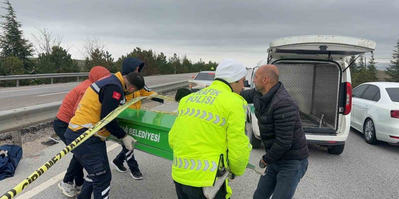 Refüje girip yan yatan araçta 1kişi öldü, 2 kişi yaralandı