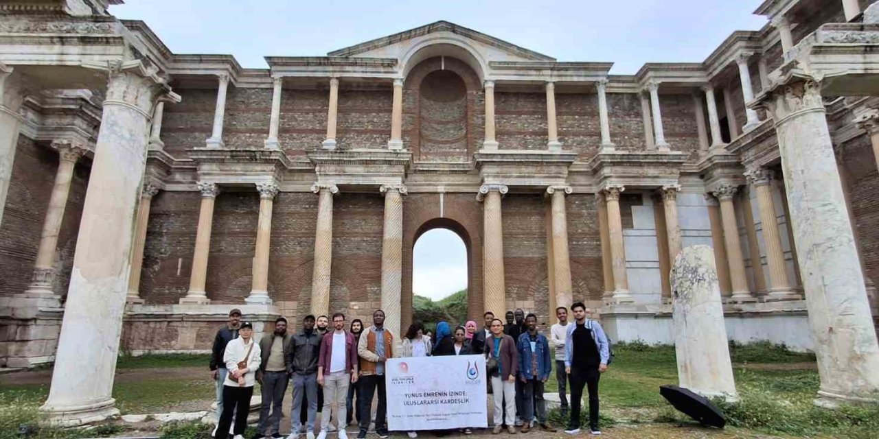 Uluslararası öğrenciler Sardes’te tarihle buluştu
