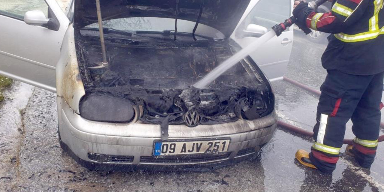 Kuşadası’nda seyir halindeki otomobil alev topuna döndü