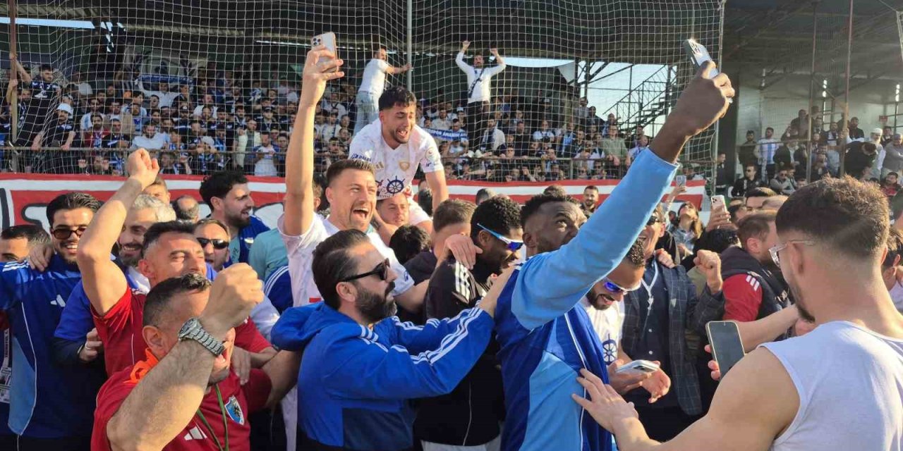 Erzurumspor FK maçtan sonra şampiyonluğunu kutladı