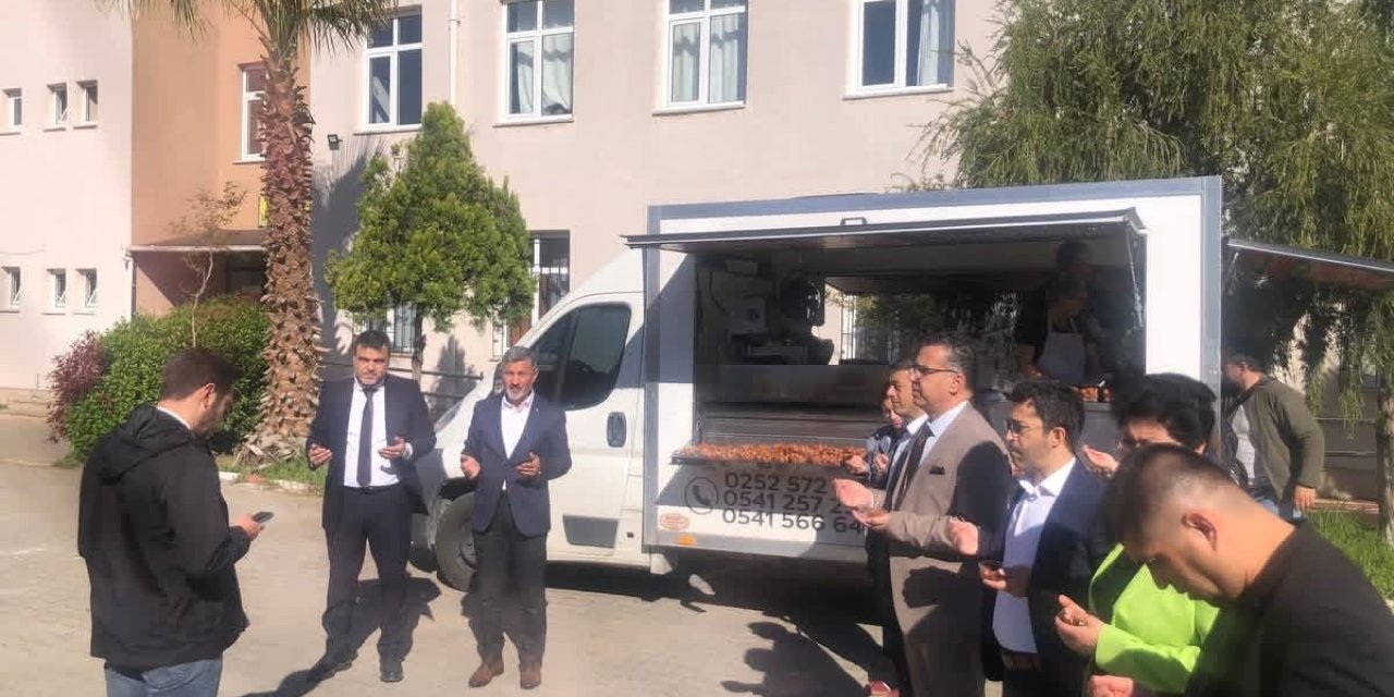 Yatağan’da şehit öğretmen ve öğrenciler için lokma hayrı yapıldı