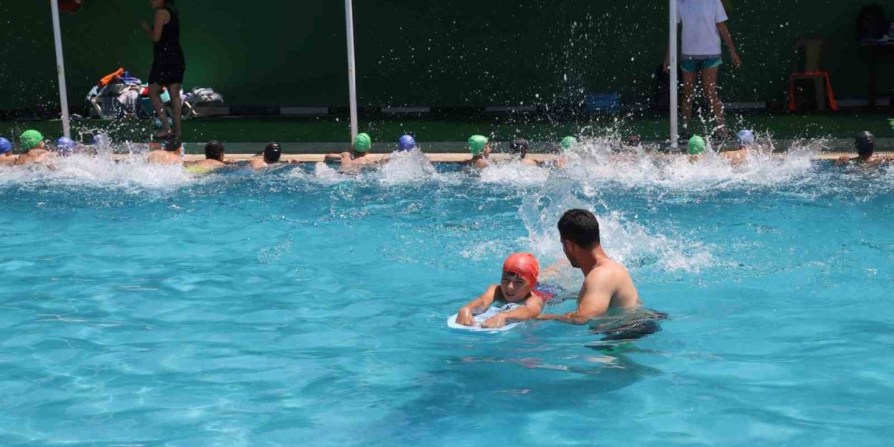 Turgutlu’da 2. dönem yüzme kayıtlarına yoğun ilgi