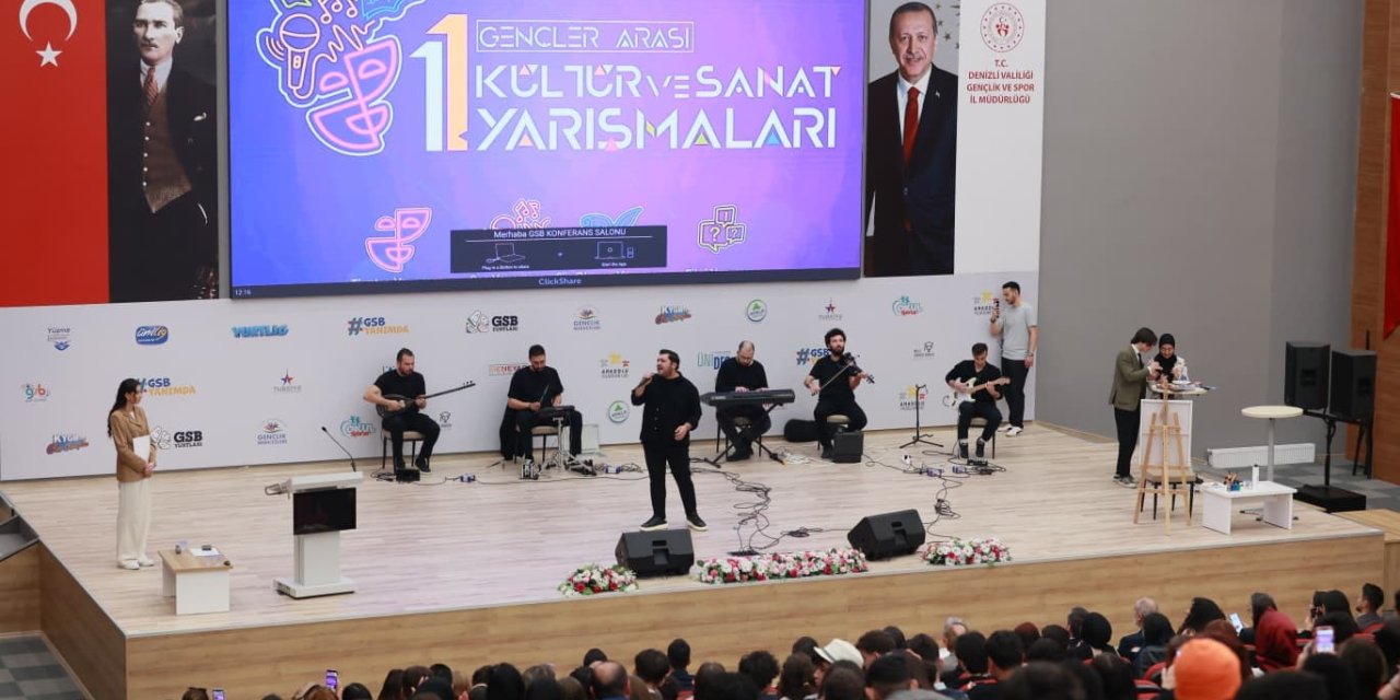 Gençler kültür sanat yarışmalarında sahnede boy gösterdi