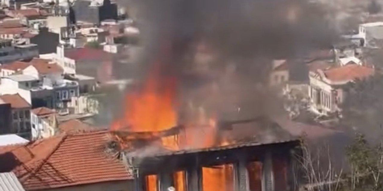 İzmir’de metruk binada yangın