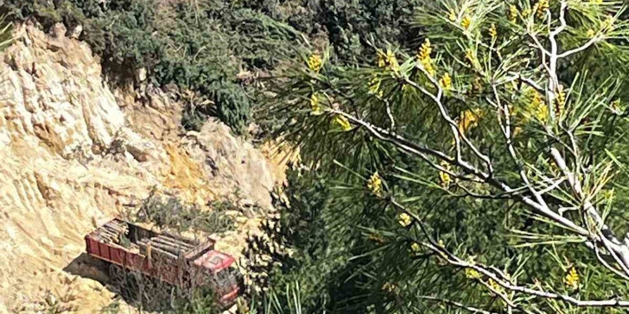 Buldan’da tartışmalı maden sahasında ağaç kesimi başladı