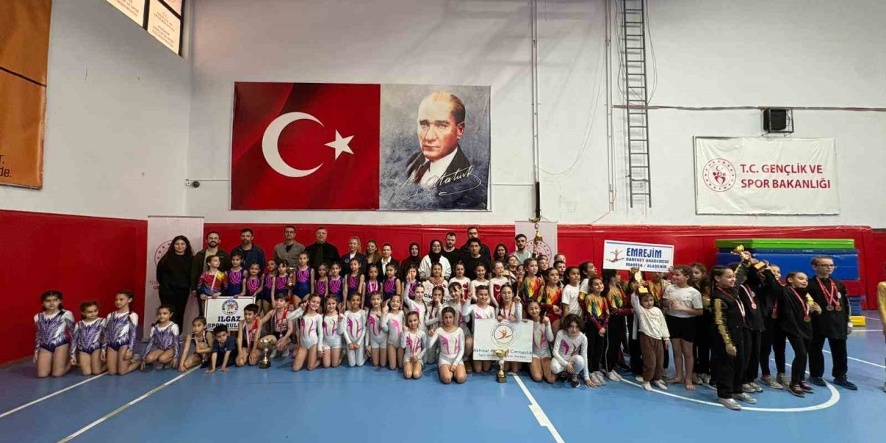 Minik cimnastikçilerden 23 Nisan için Alaşehir’de yarıştı