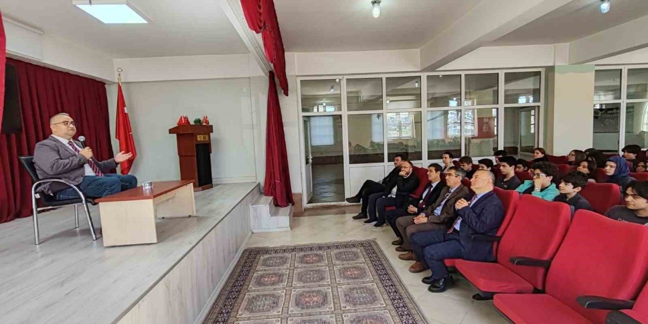 Kütahya’da "Sürdürülebilir Toplumlar" temalı bilim söyleşisi