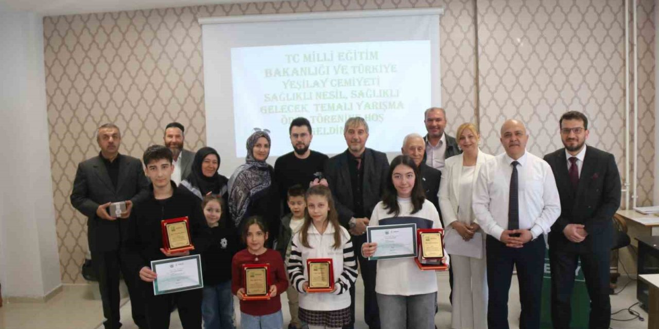 Kütahya’da yetenek yarışmasında dereceye giren öğrenciler ödüllendirildi