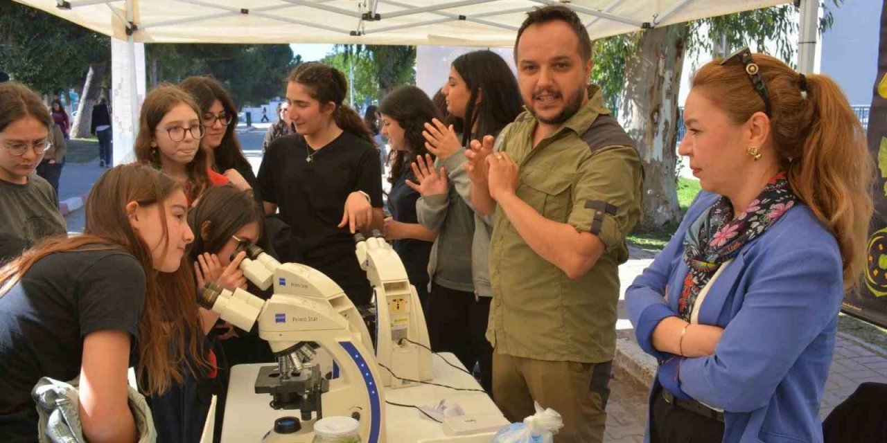 Ege Üniversitesinde, bilimle çocukların neşesi buluştu