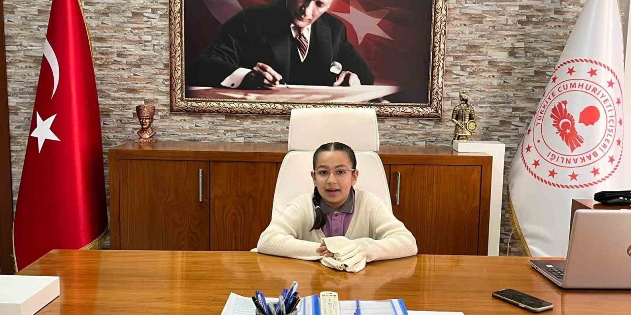 Yatağan Kaymakamı İlhan, koltuğu minik öğrenciye emanet etti