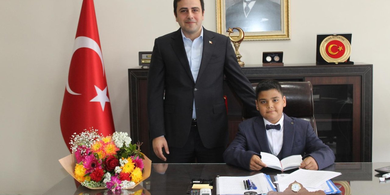 23 Nisan’da çocuklar protokol koltuklarına oturdu