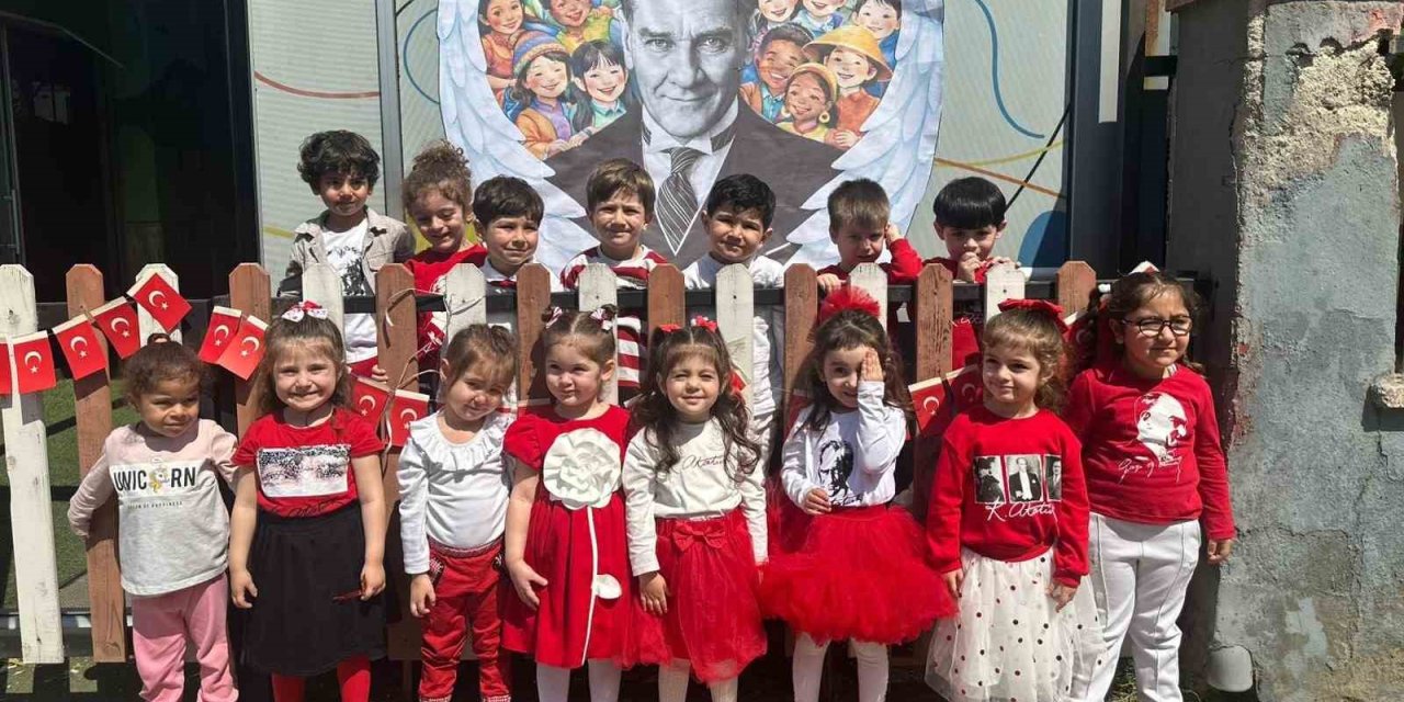 Efeler’in minikleri 23 Nisan’ı kutladı