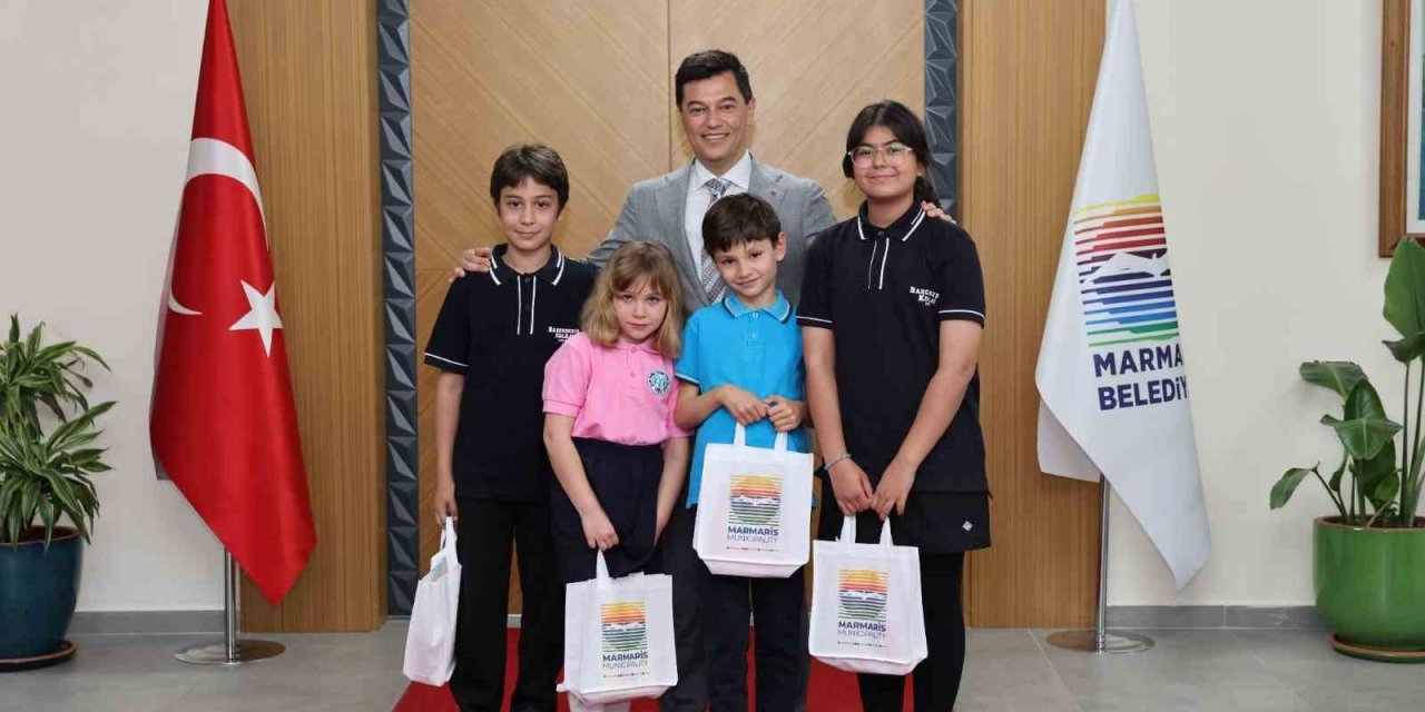 Marmaris’te minik başkanlar koltuğu devraldı