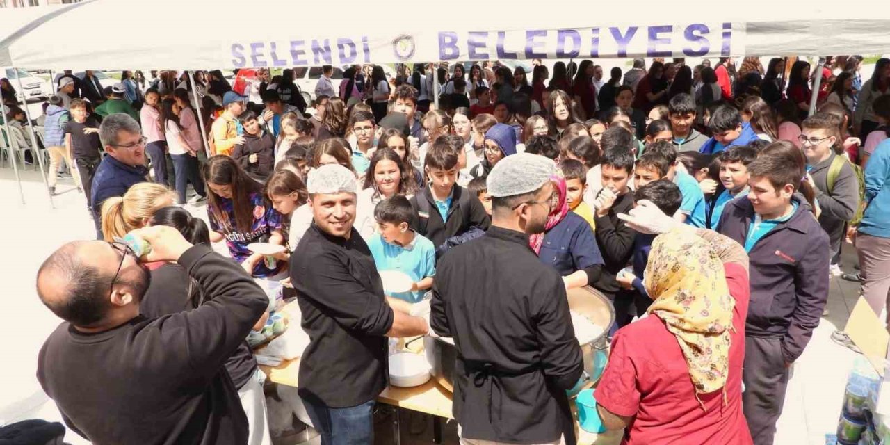 Şehit öğretmen ve öğrenciler için Selendi’de duygu dolu hayır