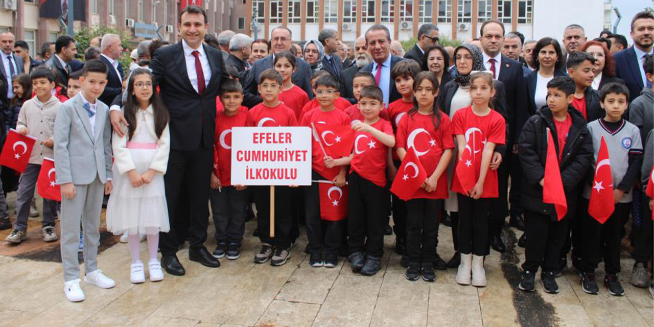 Aydın’da 23 Nisan kutlamaları çelenk töreniyle başladı