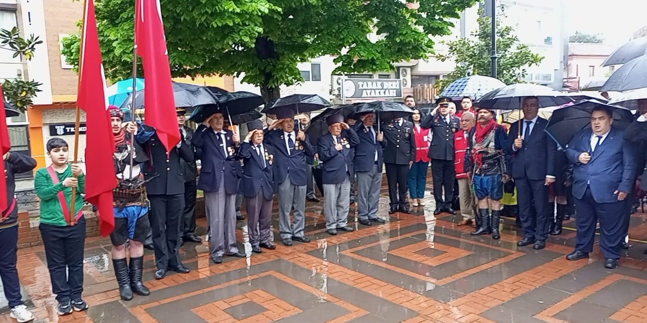 Nazilli’de 23 Nisan yağmur altında kutlandı