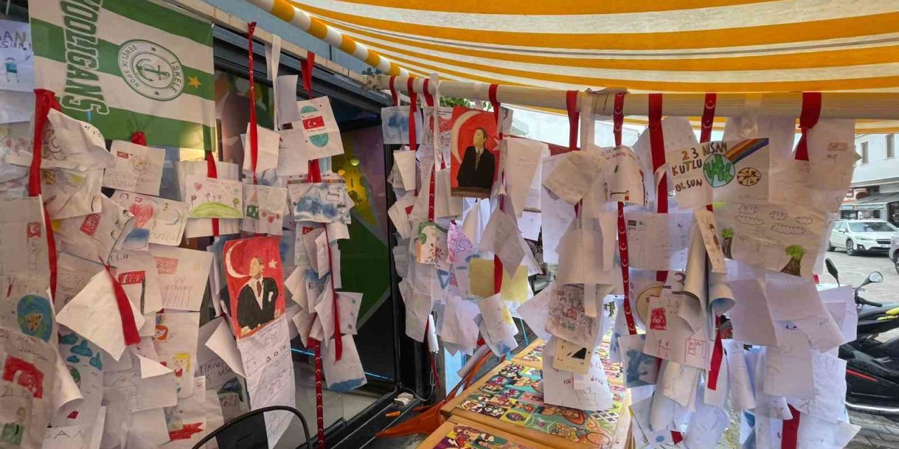 Datça’da 10 yıllık iyilik geleneği: "Atatürk’ünü çiz, pizzanı al"
