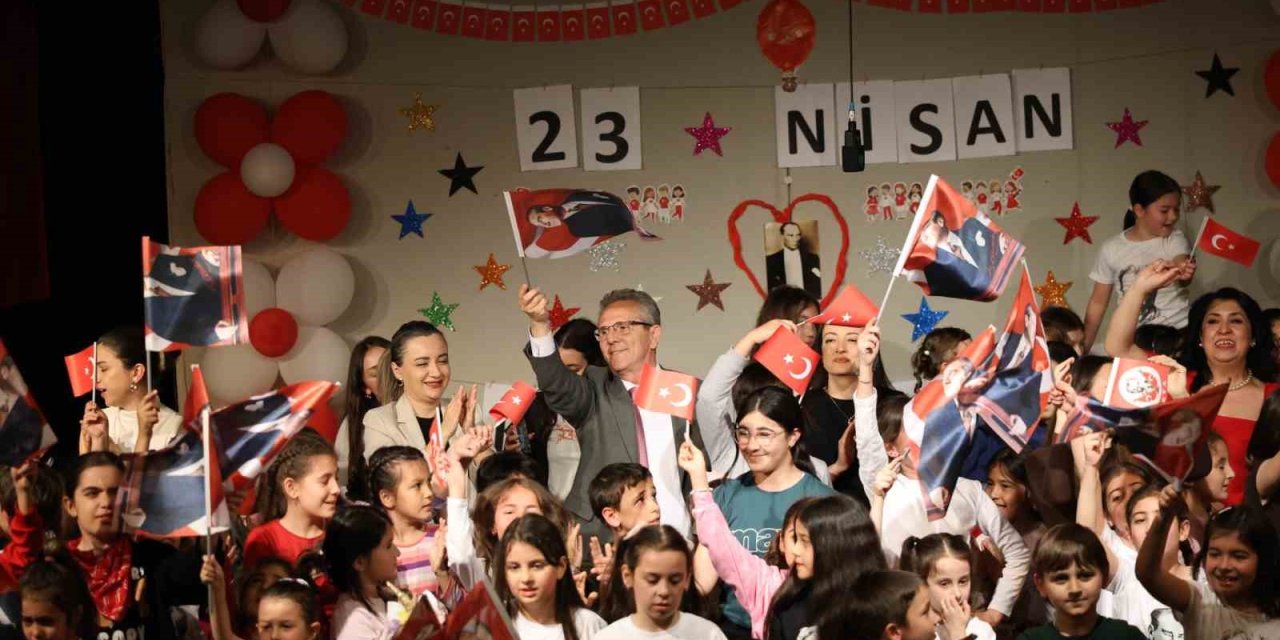 Nazilli’de sahne minik oyuncuların oldu